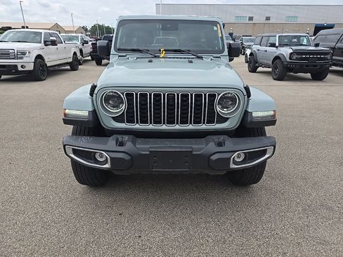Used 2024 Jeep Wrangler Unlimited Sahara w/ Technology Group AWD/4WD image 2