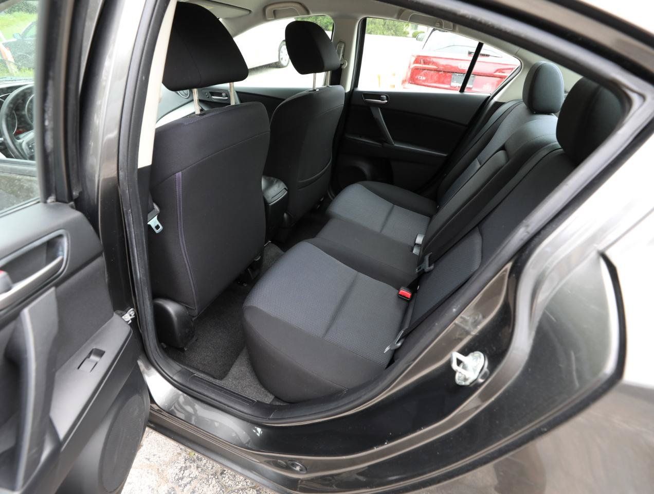 Used 2010 MAZDA MAZDA3 i Touring FWD image 12