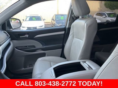 Used 2019 Toyota Highlander XLE FWD image 9