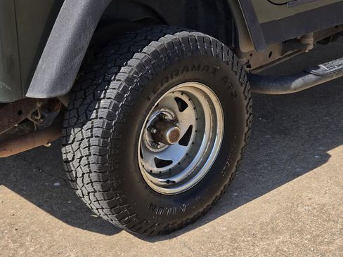 Used 2006 Jeep Wrangler X w/ Tire & Wheel Group (Ecco) AWD/4WD image 11