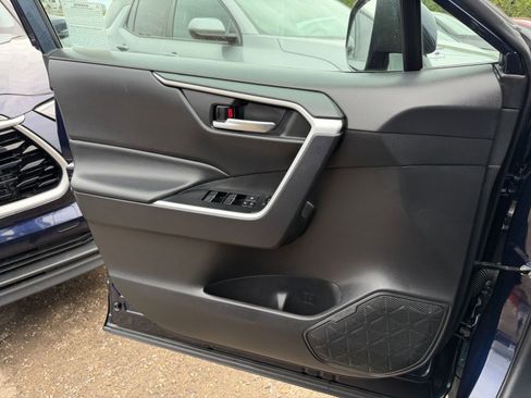 Used 2025 Toyota RAV4 XLE image 20