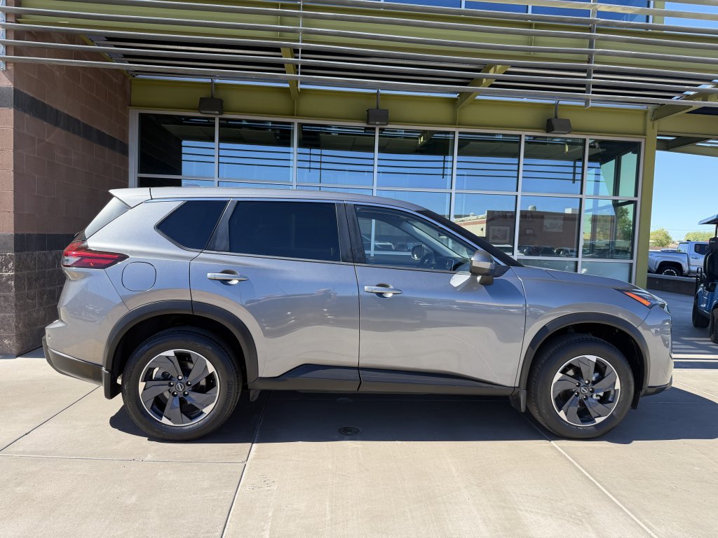 Used 2025 Nissan Rogue SV FWD image 9