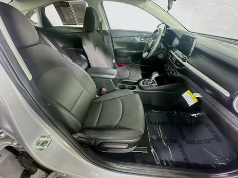 Used 2021 Kia Forte LXS FWD image 12