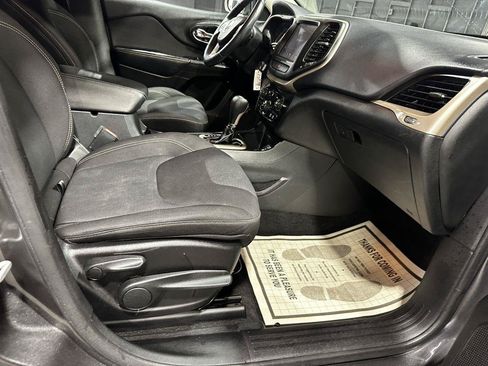 Used 2015 Jeep Cherokee Latitude FWD image 40