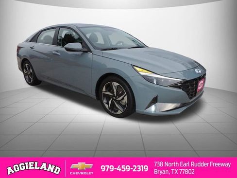 Used 2022 Hyundai Elantra Limited image 3