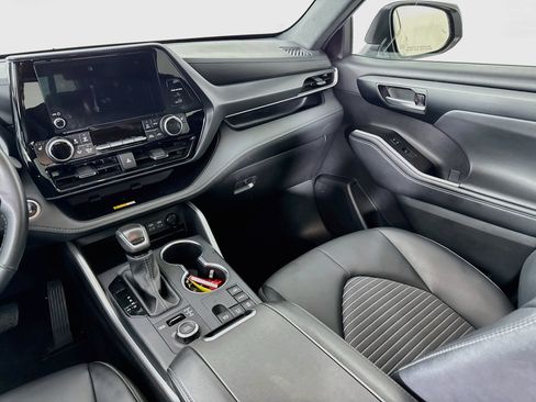 Certified 2025 Toyota Highlander XSE AWD/4WD image 23