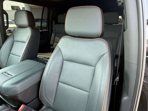 Used 2025 GMC Yukon XL AT4 w/ AT4 Premium Package AWD/4WD image 27