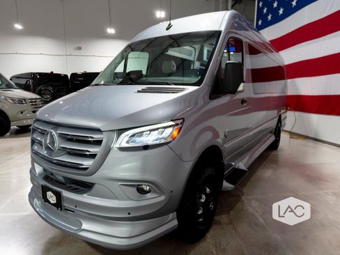 Used 2025 Mercedes-Benz Sprinter 3500 image 10