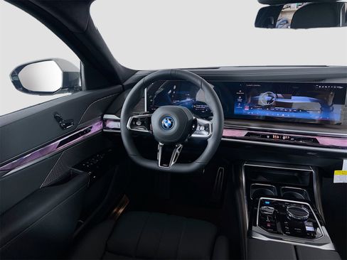 New 2025 BMW i7 xDrive60 image 25