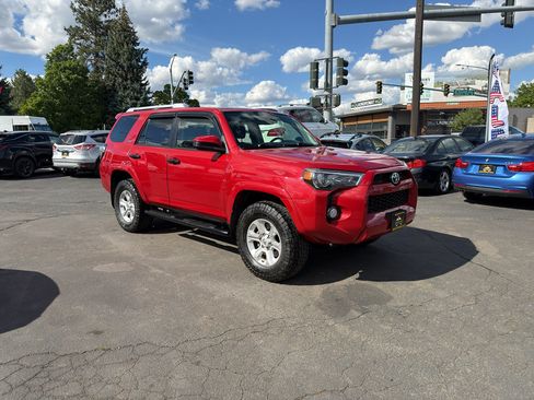 Used 2014 Toyota 4Runner SR5 AWD/4WD image 10