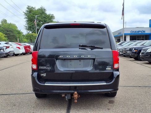 Used 2017 Dodge Grand Caravan SXT FWD image 5