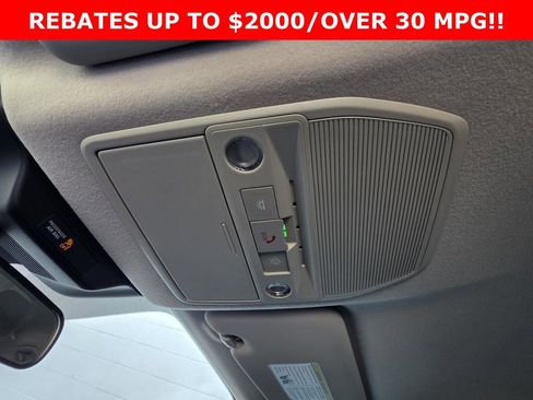 New 2026 Nissan Kicks SR FWD image 30