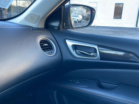 Used 2020 Nissan Pathfinder SL image 20