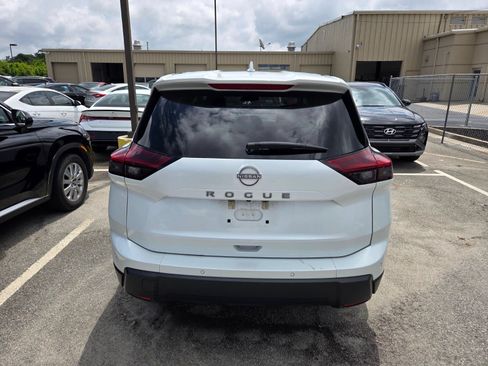 Used 2025 Nissan Rogue SV FWD image 6