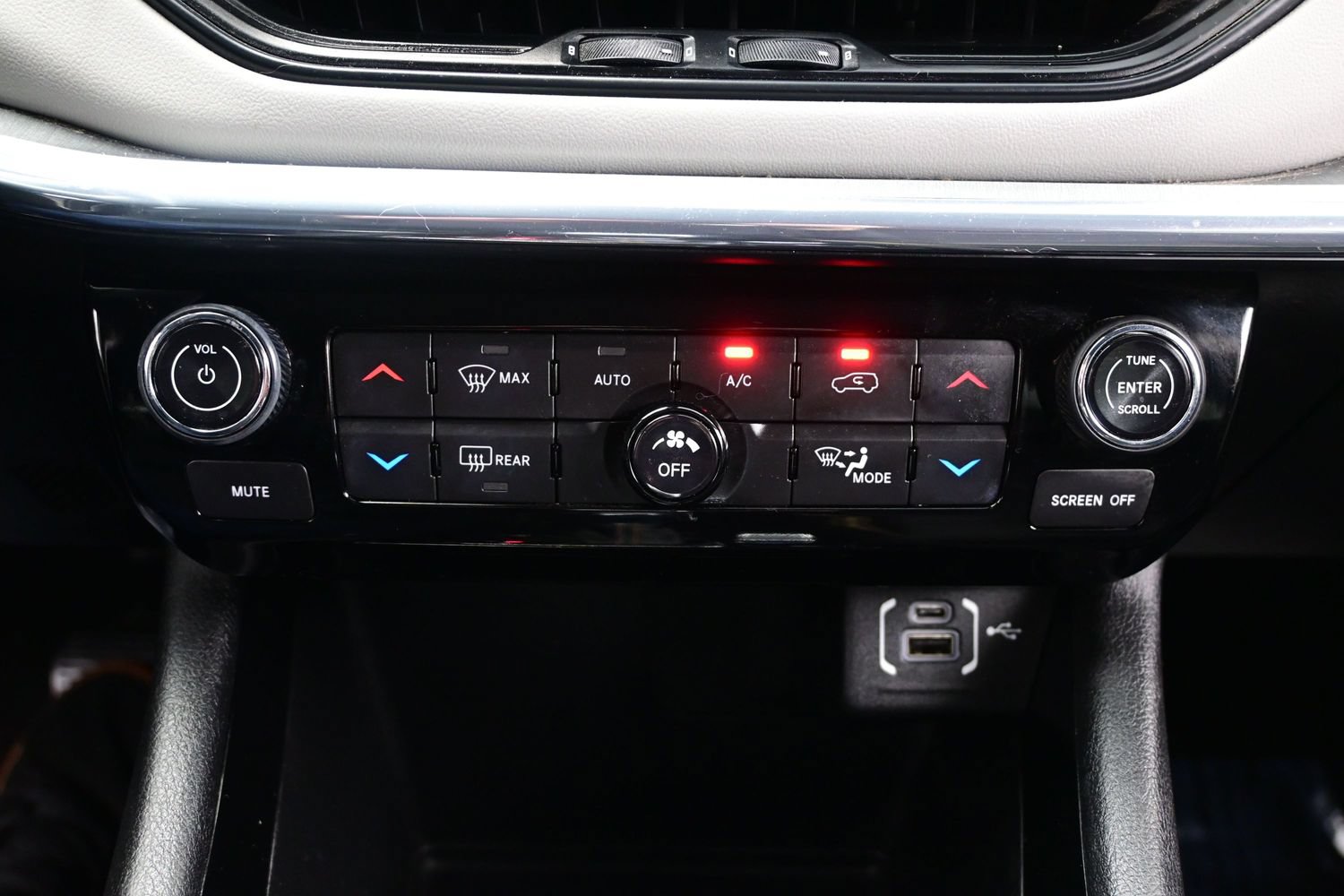 Used 2022 Jeep Compass Limited AWD/4WD image 23
