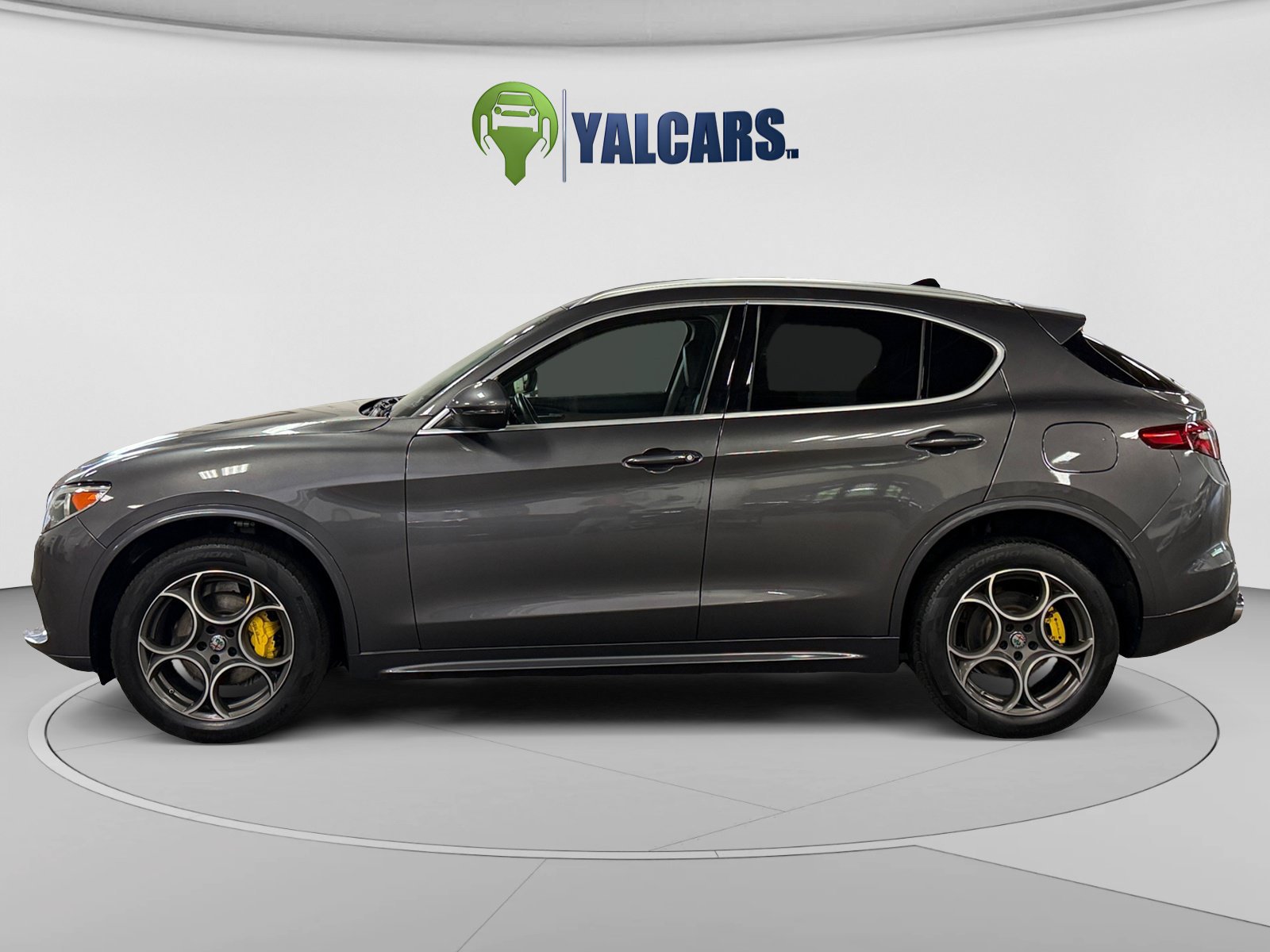 Used 2020 Alfa Romeo Stelvio Ti w/ Active Blind Spot Package AWD/4WD image 2