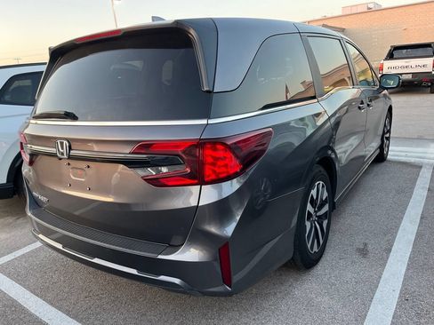 Used 2025 Honda Odyssey EX-L image 3