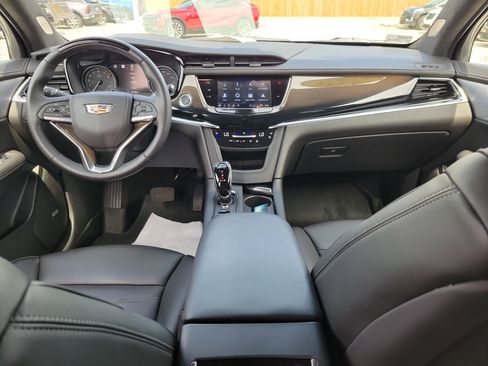 Certified 2025 Cadillac XT6 Premium Luxury w/ Platinum Package image 12