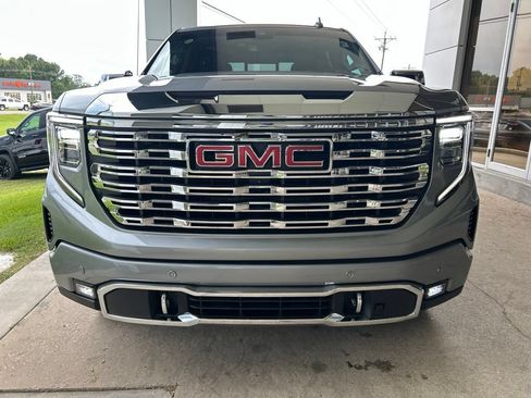 Used 2023 GMC Sierra 1500 Denali w/ Denali Reserve Package AWD/4WD image 3