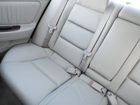 Used 2003 Nissan Maxima GLE image 12