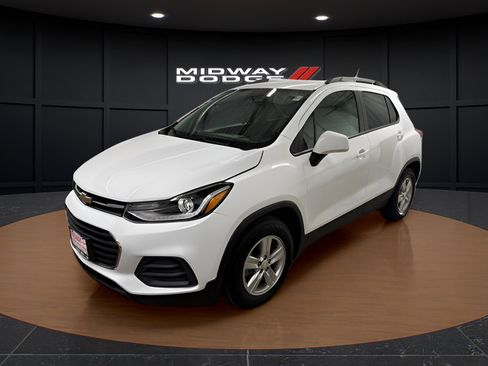 Used 2021 Chevrolet Trax LT FWD image 2