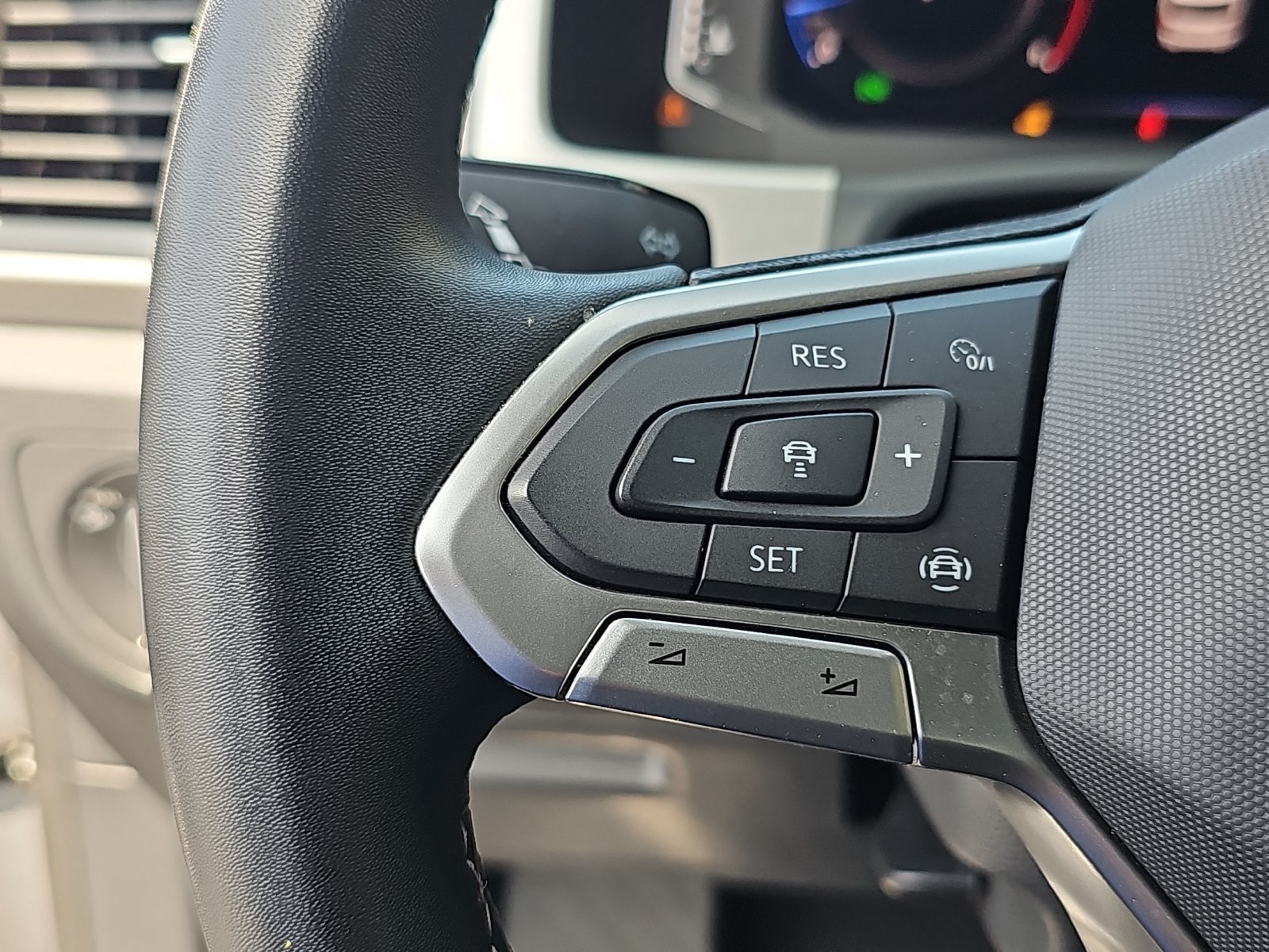 Used 2022 Volkswagen Atlas Cross Sport SE AWD/4WD image 17