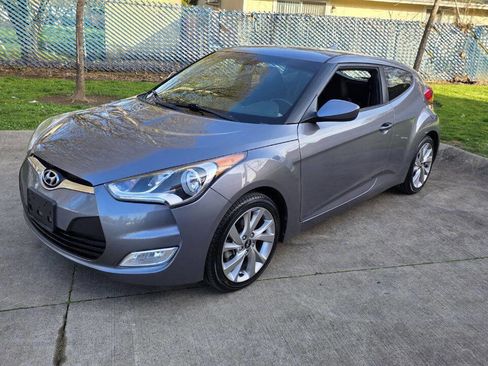 Used 2017 Hyundai Veloster image 1