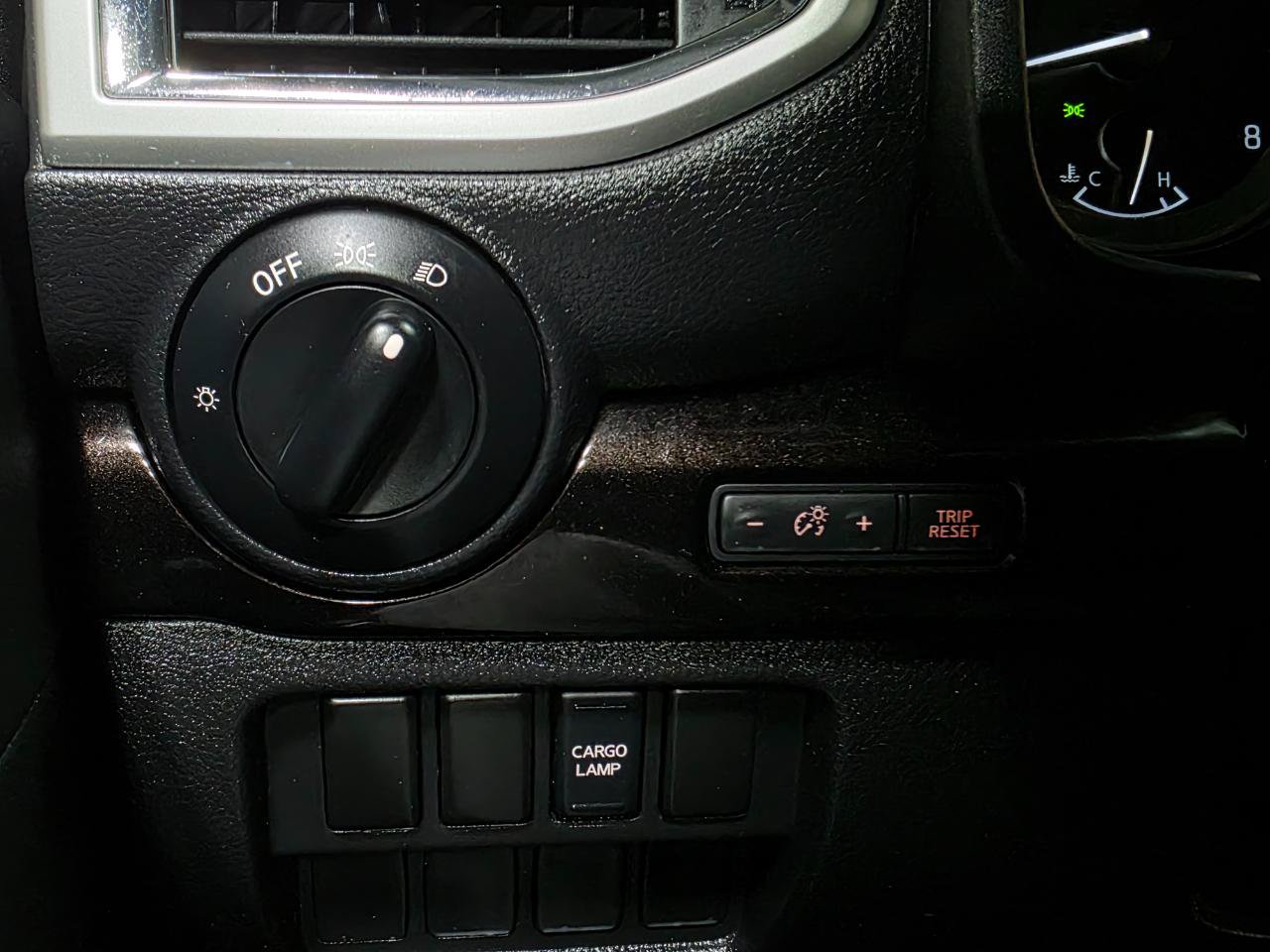 Used 2017 Nissan Titan SV RWD image 34