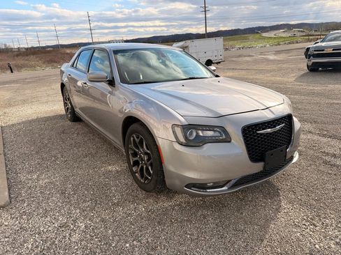 Used 2016 Chrysler 300 S image 4