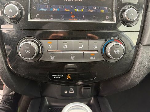 Used 2018 Nissan Rogue S AWD/4WD image 8