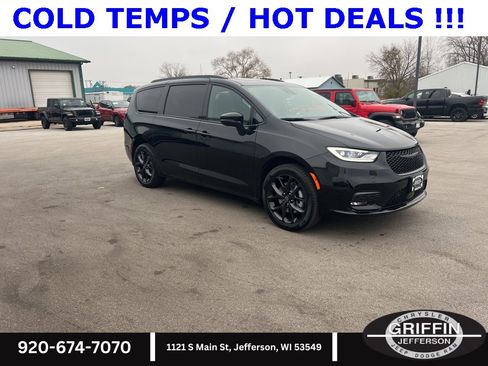 New 2026 Chrysler Pacifica Limited w/ S Appearance Package image 6