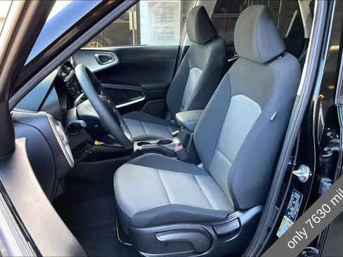 Used 2025 Kia Soul LX w/ LX Technology Package FWD image 24