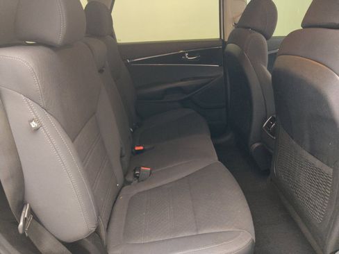 Used 2017 Kia Sorento AWD w/ LX Convenience Package image 19