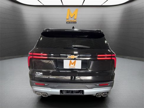 Used 2025 Chevrolet Traverse LT image 8