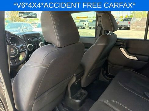 Used 2017 Jeep Wrangler Unlimited Sahara w/ Connectivity Group AWD/4WD image 17