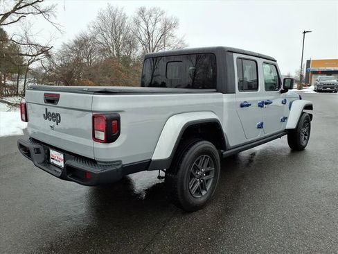 Used 2024 Jeep Gladiator Sport image 4