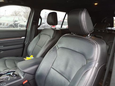 Used 2018 Ford Explorer Limited w/ Ford Safe & Smart Package image 13