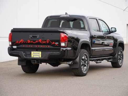 Used 2019 Toyota Tacoma TRD Off-Road image 3