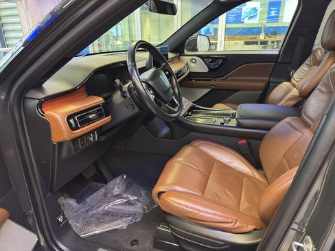 Used 2023 Lincoln Aviator Reserve w/ Equipment Group 201A image 6