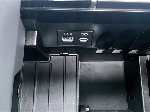 Used 2025 Toyota Tundra Platinum image 33