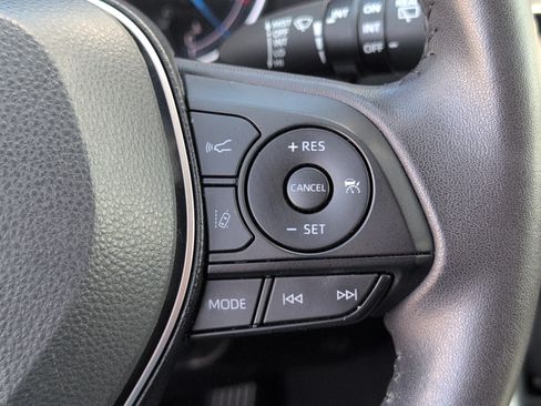 Used 2025 Toyota RAV4 XLE Premium AWD/4WD image 25