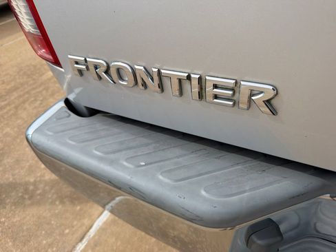 Used 2010 Nissan Frontier SE AWD/4WD image 10