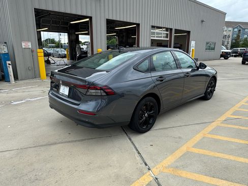 Certified 2025 Honda Accord SE image 8