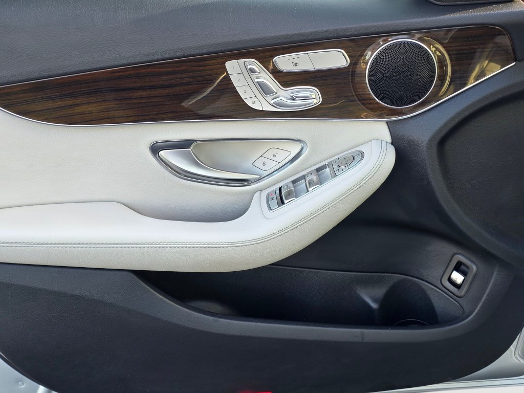 Used 2017 Mercedes-Benz C 300 4MATIC Sedan image 17