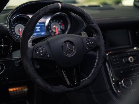 Used 2015 Mercedes-Benz SLS AMG GT Final Edition image 17