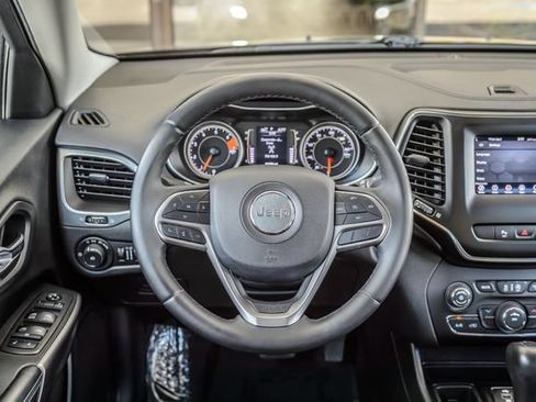 Used 2019 Jeep Cherokee Latitude Plus FWD image 27