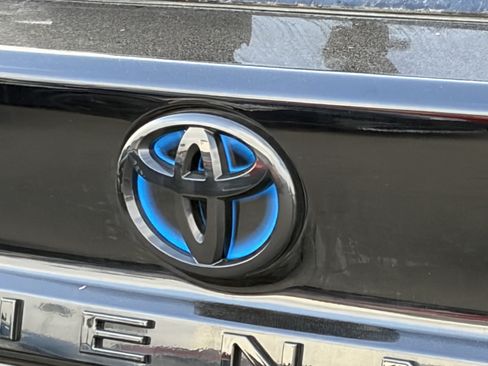 Certified 2025 Toyota Sienna XLE Woodland Edition AWD/4WD image 4