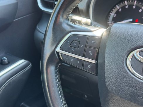 Used 2021 Toyota Highlander XLE AWD/4WD image 47