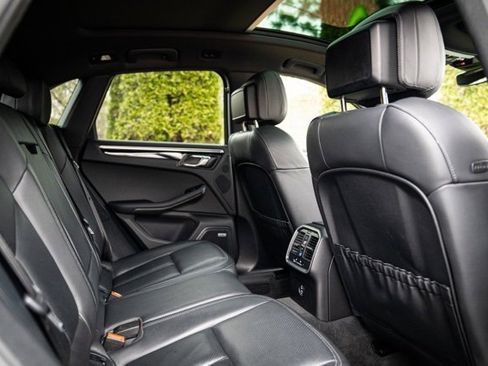 Used 2022 Porsche Macan S w/ Premium Package Plus image 43