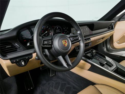 Certified 2022 Porsche 911 Carrera RWD image 4